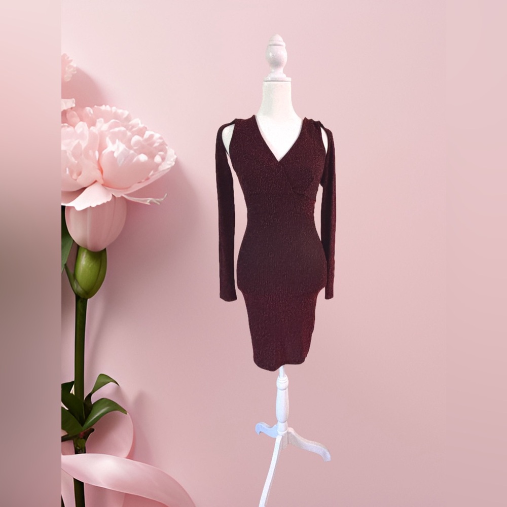 Glittery fun dress, moves with you. Burgundy/Marroon